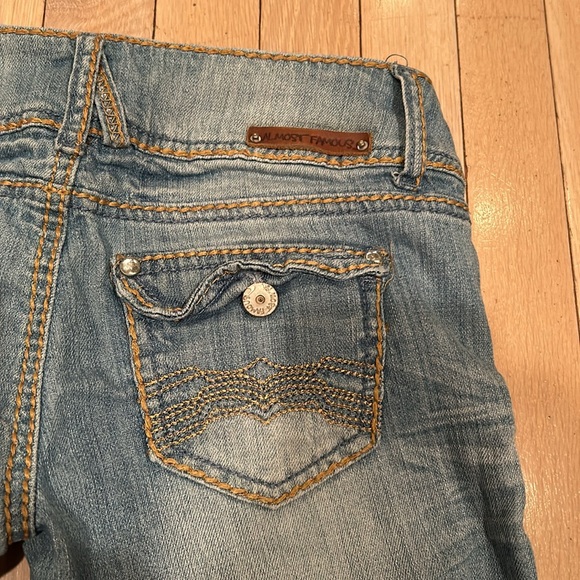 Almost Famous Women’s Denim Low Waisted Can be Short Shorts Size 3 Lightly Used - Picture 4 of 15